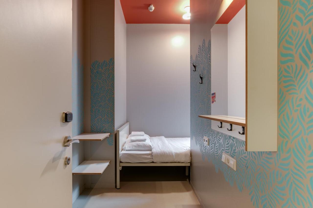 Clinknoord Hostel Amsterdam Exterior photo